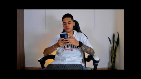 Snapshot of nickyblazze_ chatting on October 1, 12:22 pm Nicky online show from October 1, 12:22 pm