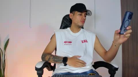 Snapshot of nickyblazze_ chatting on October 12, 12:15 pm Nicky online show from October 12, 12:15 pm