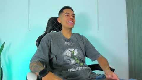 Snapshot of nickyblazze_ chatting on October 15, 11:54 am Nicky online show from October 15, 11:54 am