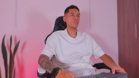 Snapshot of nickyblazze_ chatting on October 18, 12:06 pm Nicky online show from October 18, 12:06 pm