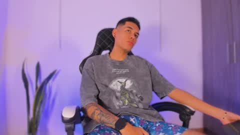 Snapshot of nickyblazze_ chatting on October 24, 12:56 pm Nicky online show from October 24, 12:56 pm