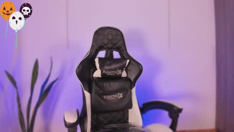 Snapshot of nickyblazze_ chatting on November 1, 12:29 pm Nicky online show from November 1, 12:29 pm