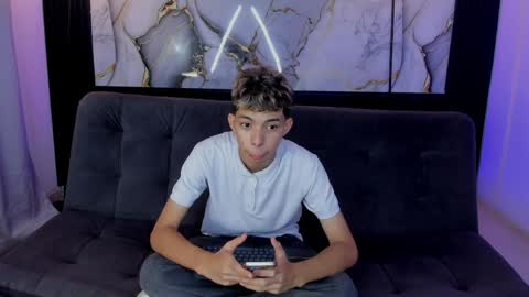 nico_naughtyboy online show from June 2, 12:34 am