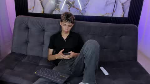 nico_naughtyboy online show from June 6, 1:00 am