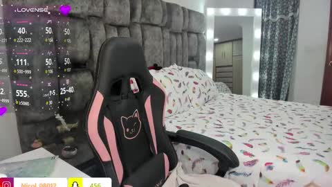 Snapshot of nicol_080 chatting on December 13, 9:09 pm YuliEM online show from December 13, 9:09 pm