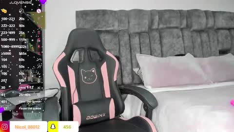 Snapshot of nicol_080 chatting on December 28, 8:04 pm YuliEM online show from December 28, 8:04 pm