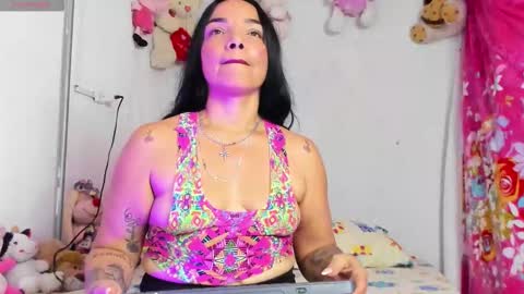 Snapshot of nicol_arrieta chatting on February 4, 11:20 pm NICOL online show from February 4, 11:20 pm