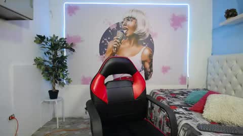 nicol_ross19 online show from May 17, 3:04 am