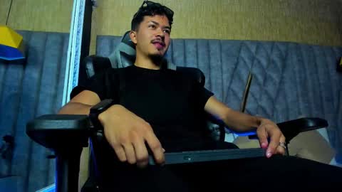 Snapshot of nicolaikarav chatting on February 13, 12:12 pm Nicolai online show from February 13, 12:12 pm