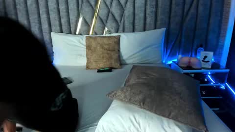 Snapshot of nicolaikarav chatting on February 15, 11:52 am Nicolai online show from February 15, 11:52 am