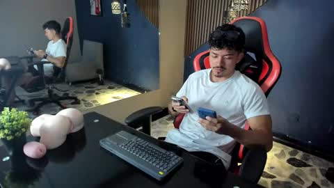 Snapshot of nicolaikarav chatting on February 26, 7:24 pm Nicolai online show from February 26, 7:24 pm