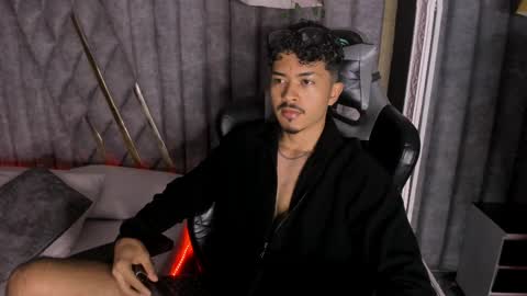 Snapshot of nicolaikarav chatting on March 31, 12:16 pm Nicolai online show from March 31, 12:16 pm