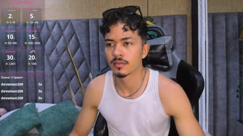 Snapshot of nicolaikarav chatting on April 2, 12:03 pm Nicolai online show from April 2, 12:03 pm