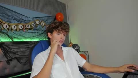 Snapshot of nicolasferrer18 chatting on October 31, 5:14 pm nicolasferrer18 online show from October 31, 5:14 pm