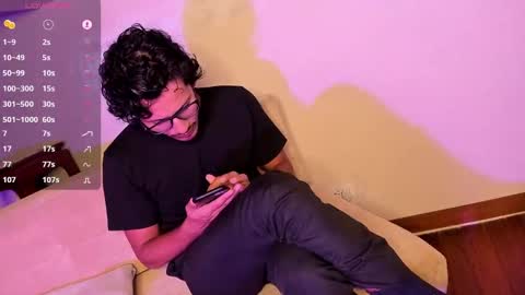 Snapshot of nicolasrodrii chatting on December 18, 10:35 pm nicolasrodrii online show from December 18, 10:35 pm