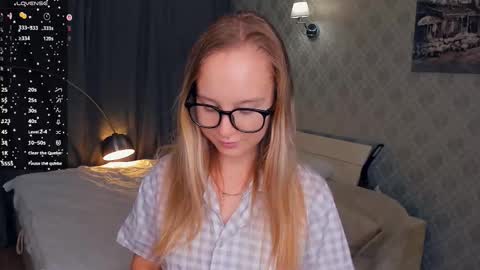 Nicoletta online show from October 20, 4:07 pm