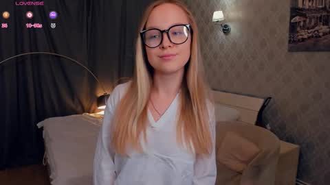 Nicoletta online show from October 21, 2:40 pm