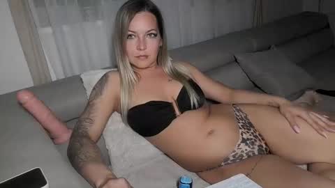 Secret Amateur HuGirl online show from May 9, 9:20 pm