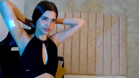 nicole_and_thiago online show from February 14, 1:45 am