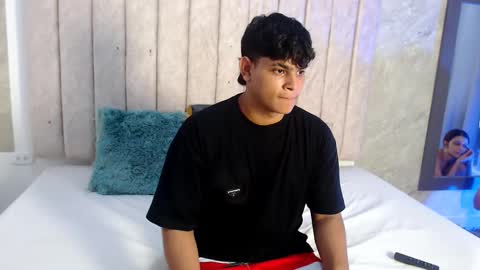 nicole_and_thiago online show from March 8, 8:57 pm