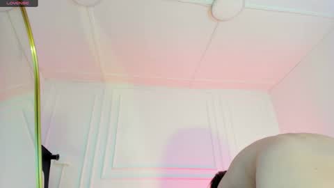 nicole_and_thiago1 online show from May 11, 11:35 pm