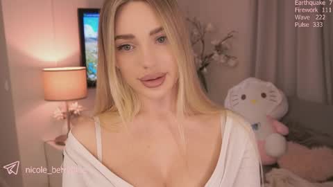 Snapshot of nicole_blueberry chatting on June 2, 9:17 pm Nicole online show from June 2, 9:17 pm