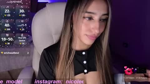 Snapshot of nicole_edwards chatting on February 24, 2:19 am Nicole online show from February 24, 2:19 am