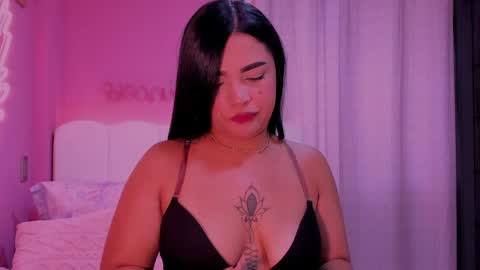 Snapshot of nicole_firee chatting on April 4, 1:19 pm Nicole online show from April 4, 1:19 pm