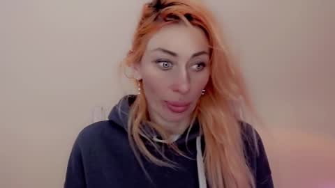 Nicole online show from January 6, 9:19 am