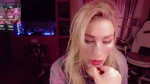 Nicole online show from September 28, 10:15 pm