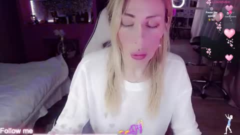 Snapshot of nicole_g0ld_ chatting on January 14, 12:05 am Nicole online show from January 14, 12:05 am