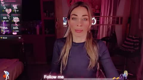 Snapshot of nicole_g0ld_ chatting on March 15, 12:16 am Nicole online show from March 15, 12:16 am