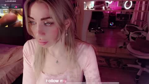 Snapshot of nicole_g0ld_ chatting on March 29, 7:47 pm Nicole online show from March 29, 7:47 pm