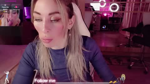 Snapshot of nicole_g0ld_ chatting on March 31, 9:48 pm Nicole online show from March 31, 9:48 pm