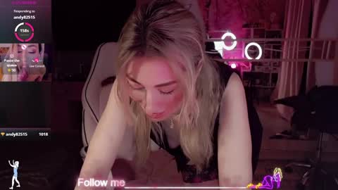 Snapshot of nicole_g0ld_ chatting on April 11, 11:09 pm Nicole online show from April 11, 11:09 pm