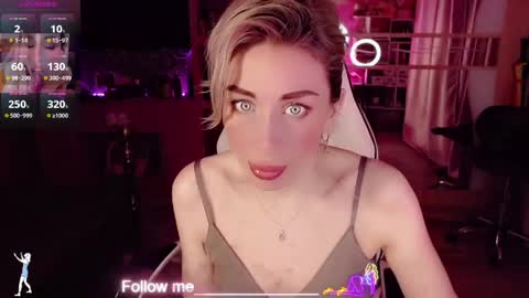 Snapshot of nicole_g0ld_ chatting on April 18, 9:59 pm Nicole online show from April 18, 9:59 pm