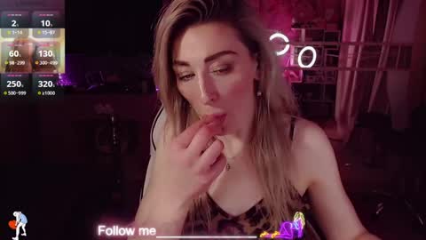 Snapshot of nicole_g0ld_ chatting on April 26, 5:32 pm Nicole online show from April 26, 5:32 pm