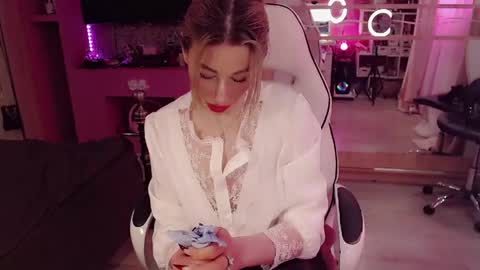 Snapshot of nicole_g0ld_ chatting on May 13, 8:16 pm Nicole online show from May 13, 8:16 pm