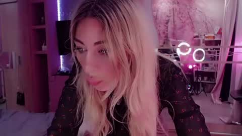 Snapshot of nicole_g0ld_ chatting on June 20, 11:40 pm Nicole online show from June 20, 11:40 pm
