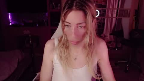 Snapshot of nicole_g0ld_ chatting on July 1, 1:29 am Nicole online show from July 1, 1:29 am