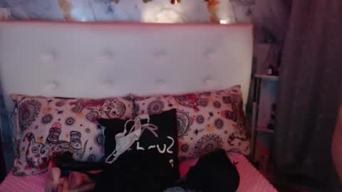 Snapshot of nicole_lewlls chatting on February 20, 10:38 am Nicole online show from February 20, 10:38 am