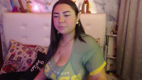 Snapshot of nicole_lewlls chatting on March 10, 10:20 am Nicole online show from March 10, 10:20 am