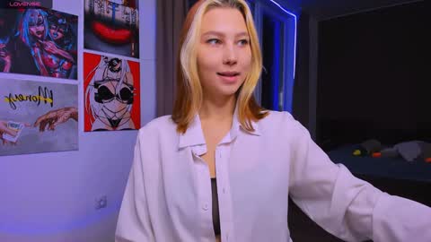 Snapshot of nicole_matt chatting on December 4, 11:57 pm Nicole online show from December 4, 11:57 pm