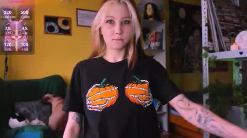 Snapshot of nicole_matt chatting on October 26, 11:38 am Nicole online show from October 26, 11:38 am