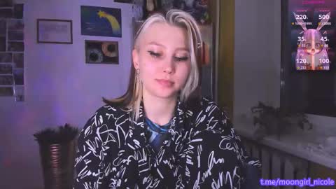 Snapshot of nicole_matt chatting on December 14, 9:08 pm Nicole online show from December 14, 9:08 pm