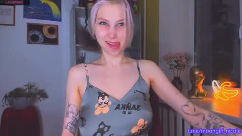 Snapshot of nicole_matt chatting on January 9, 12:46 am Nicole online show from January 9, 12:46 am
