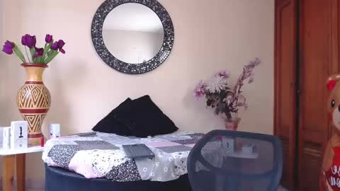 Snapshot of nicole_santana_ chatting on February 24, 8:18 pm Nicole Santana online show from February 24, 8:18 pm