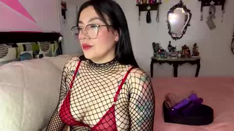 Nicole online show from November 20, 3:45 pm