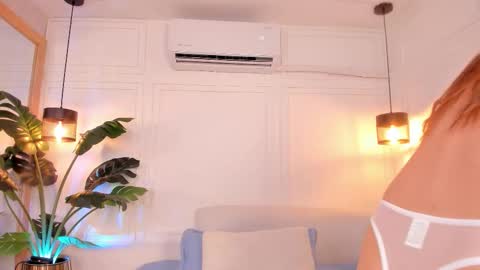 Snapshot of nicole_whitee chatting on March 3, 11:10 pm N A T A L I A online show from March 3, 11:10 pm