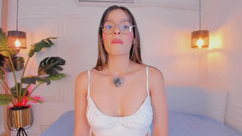 Snapshot of nicole_whitee chatting on March 30, 8:54 pm N A T A L I A online show from March 30, 8:54 pm